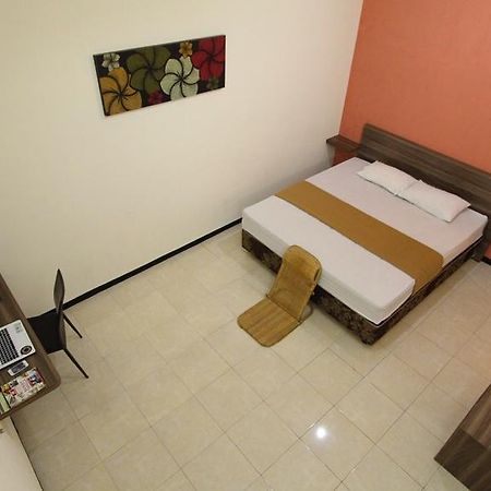 Guest House Rumah Wahidin Syariah Probolinggo Exterior photo