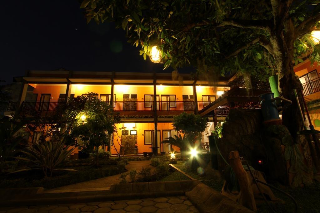 Guest House Rumah Wahidin Syariah Probolinggo Exterior photo