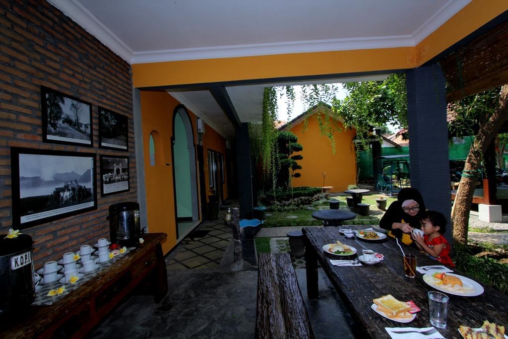 Guest House Rumah Wahidin Syariah Probolinggo Exterior photo